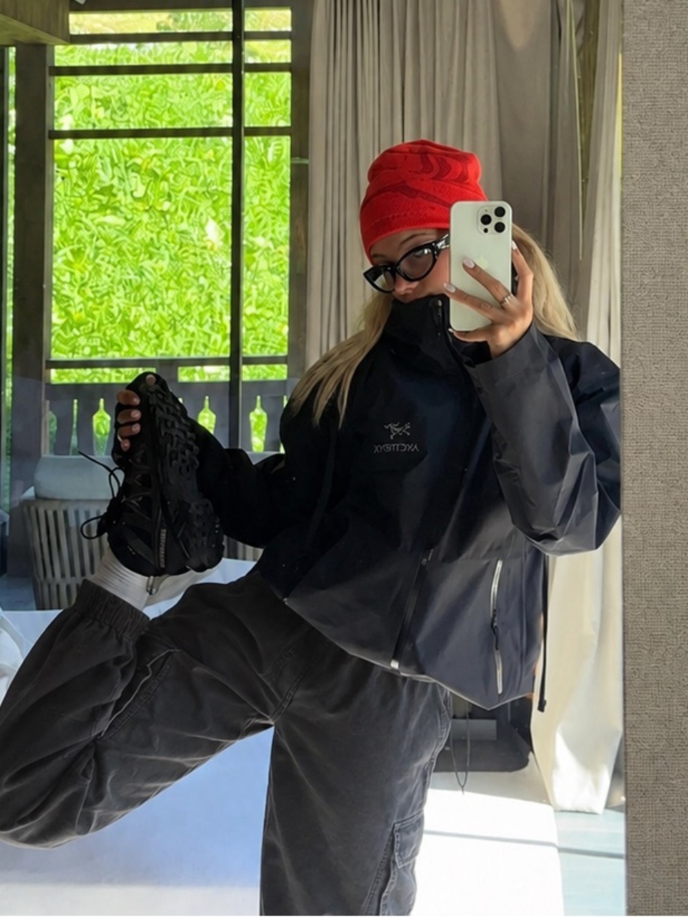 Uniqlo Women’s Black Cargo Jogger Pants